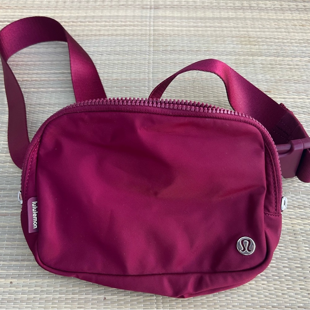 COPY - Lululemon Everywhere Belt Bag Large DEEP LUXE